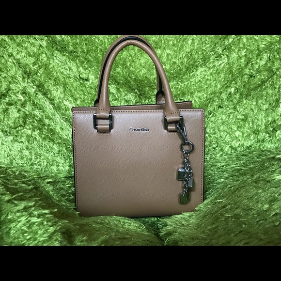 Cross body bag or a hand bag - Picture 5 of 6